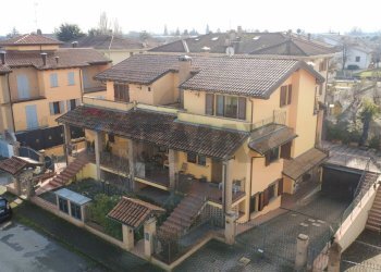 Edificio all\'aperto - Villa a Schiera Via Massimo D'Antona
9, Collecchio - foto 3