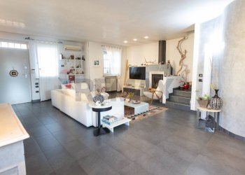 Soggiorno - Villa a Schiera Via Massimo D'Antona
9, Collecchio - foto 5