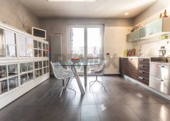 Sala da pranzo - Villa a Schiera Via Massimo D'Antona
9, Collecchio - foto 12