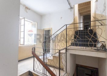 Scale - Stabile - Palazzo Piazza della libertà
 
6, Salsomaggiore Terme - foto 9