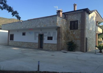 Casa all\'aperto - Casa semi indipendente Via Centimolo
 
snc, Pietravairano - foto 6