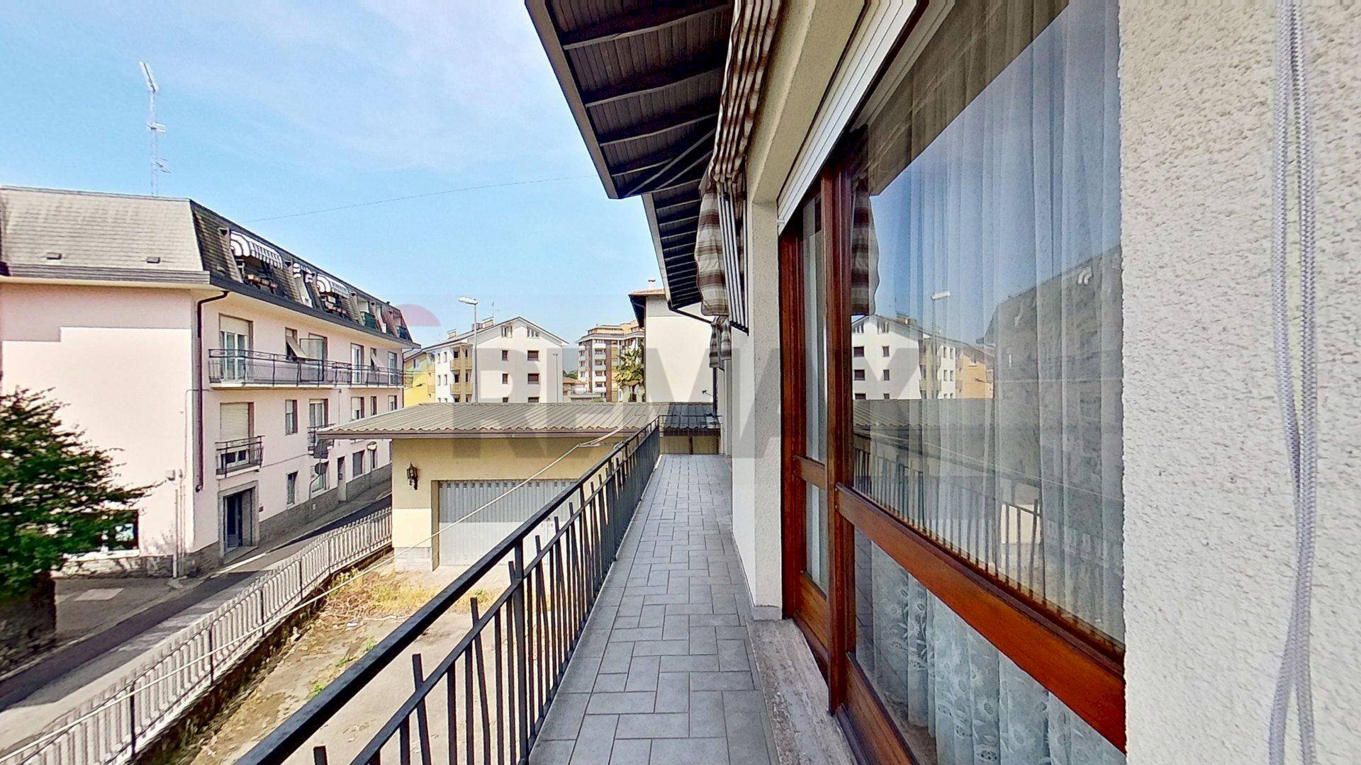 Balcone - Casa indipendente VIA MONTELLO
 
21, Sesto Calende - foto 1