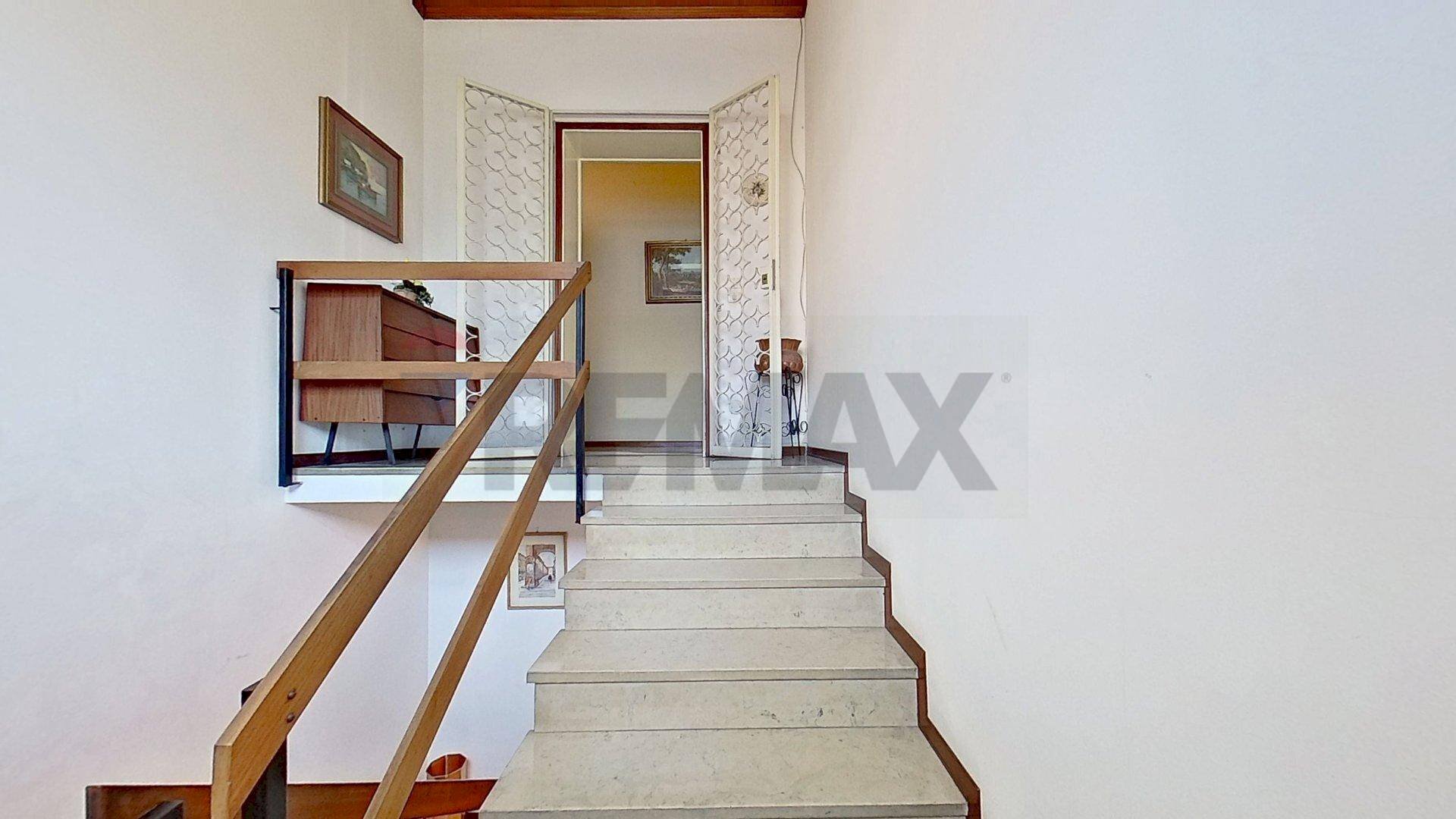 Scale - Casa indipendente VIA MONTELLO
 
21, Sesto Calende - foto 3