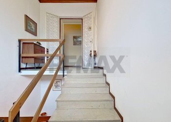 Scale - Casa indipendente VIA MONTELLO
 
21, Sesto Calende - foto 3