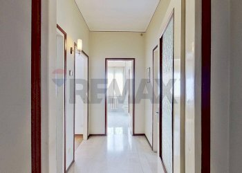 Hall / corridoio - Casa indipendente VIA MONTELLO
 
21, Sesto Calende - foto 20