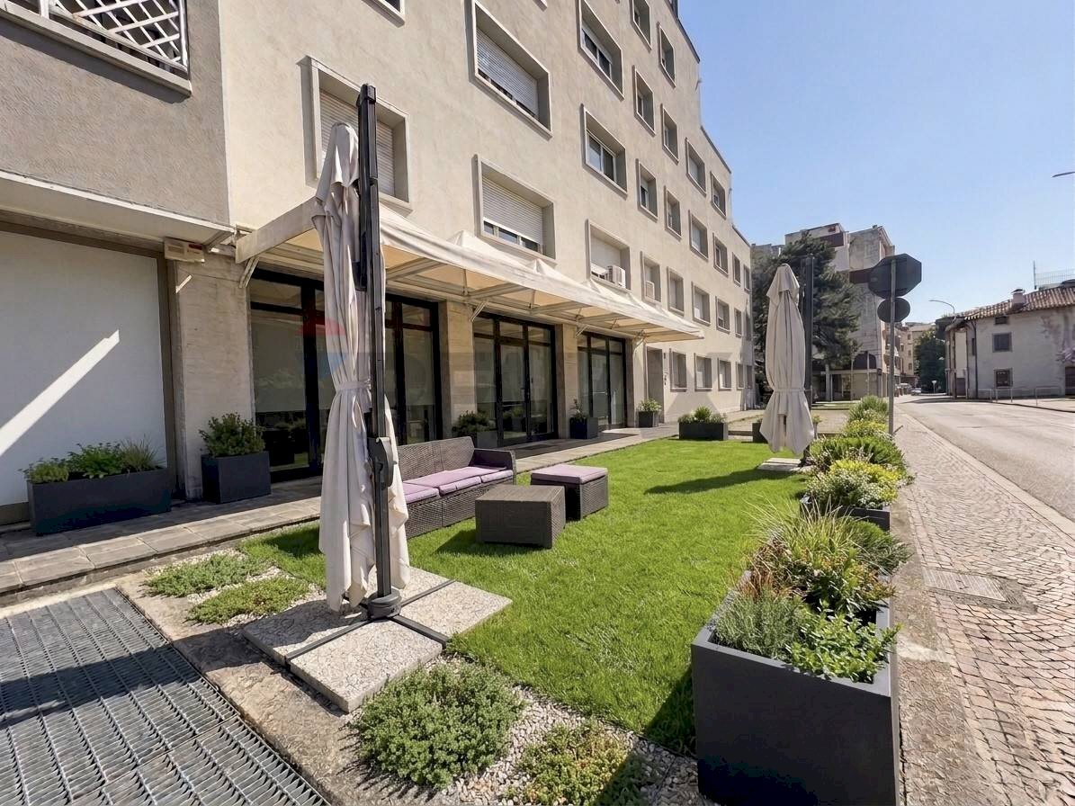 Edificio all\'aperto - Commercial Premises Via Colugna
 
5, Udine - photo 1