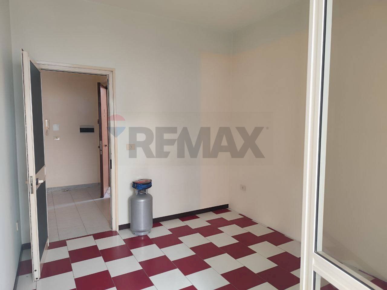 Stanza vuota - Trilocale Via Guantai Ad Orsolone, Napoli - foto 3