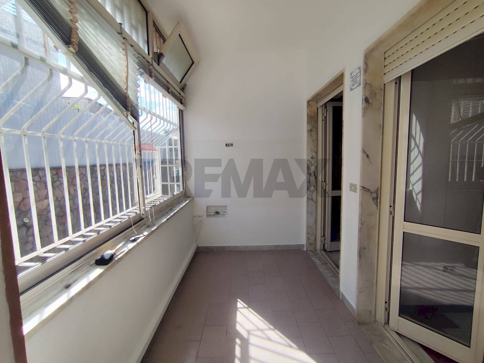 Balcone - Trilocale Via Guantai Ad Orsolone, Napoli - foto 2