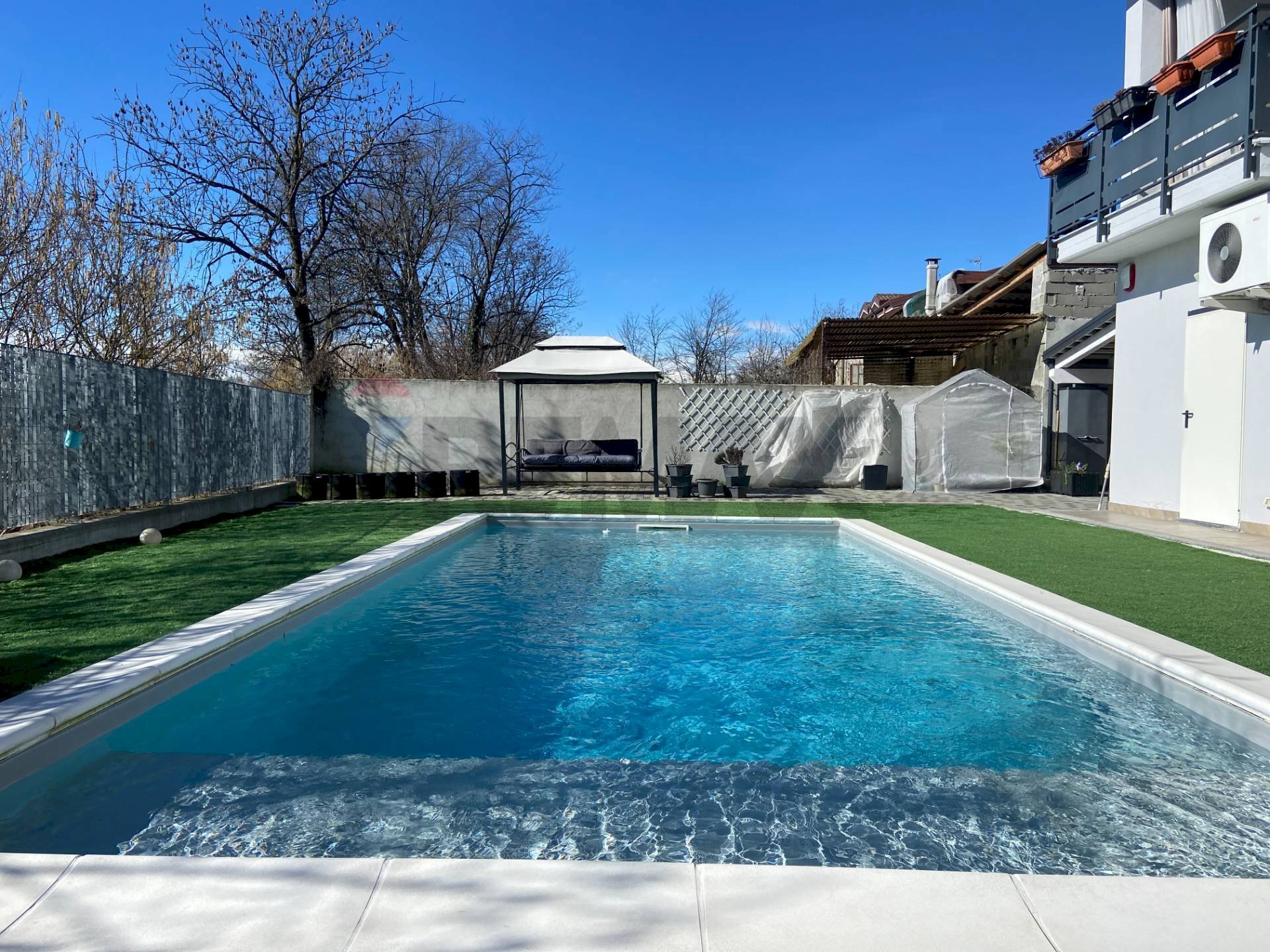 Piscina - Casa indipendente località Tedeschi
 
127, Leini - foto 1