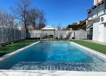 Piscina - Casa indipendente località Tedeschi
 
127, Leini - foto 1