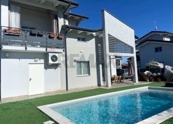 Piscina - Casa indipendente località Tedeschi
 
127, Leini - foto 2