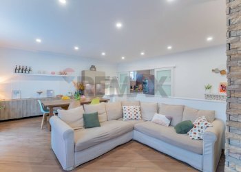 Sala da pranzo - Appartamento Via Mazzini
 
1, Meina - foto 8