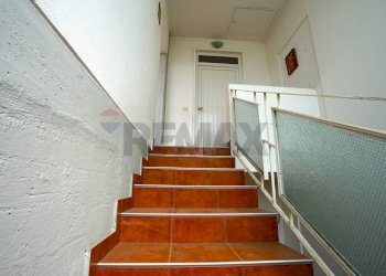 Scale - Casa semi indipendente Via San Francesco D'Assisi
 
8, Cairate - foto 5