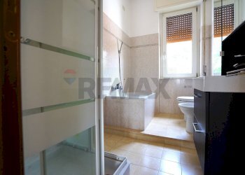 Bagno - Casa semi indipendente Via San Francesco D'Assisi
 
8, Cairate - foto 12