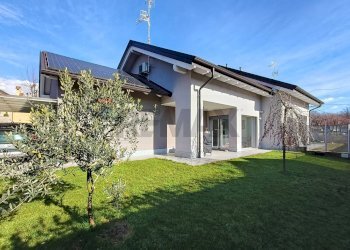 Casa all\'aperto - Casa semi indipendente Via Monte Pasubio
 
16, Oleggio Castello - foto 1