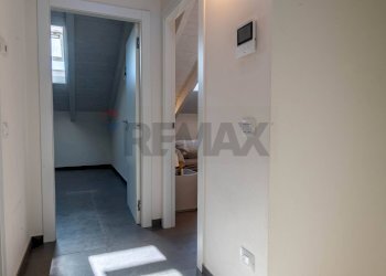 Hall / corridoio - Casa semi indipendente Via Monte Pasubio
 
16, Oleggio Castello - foto 14