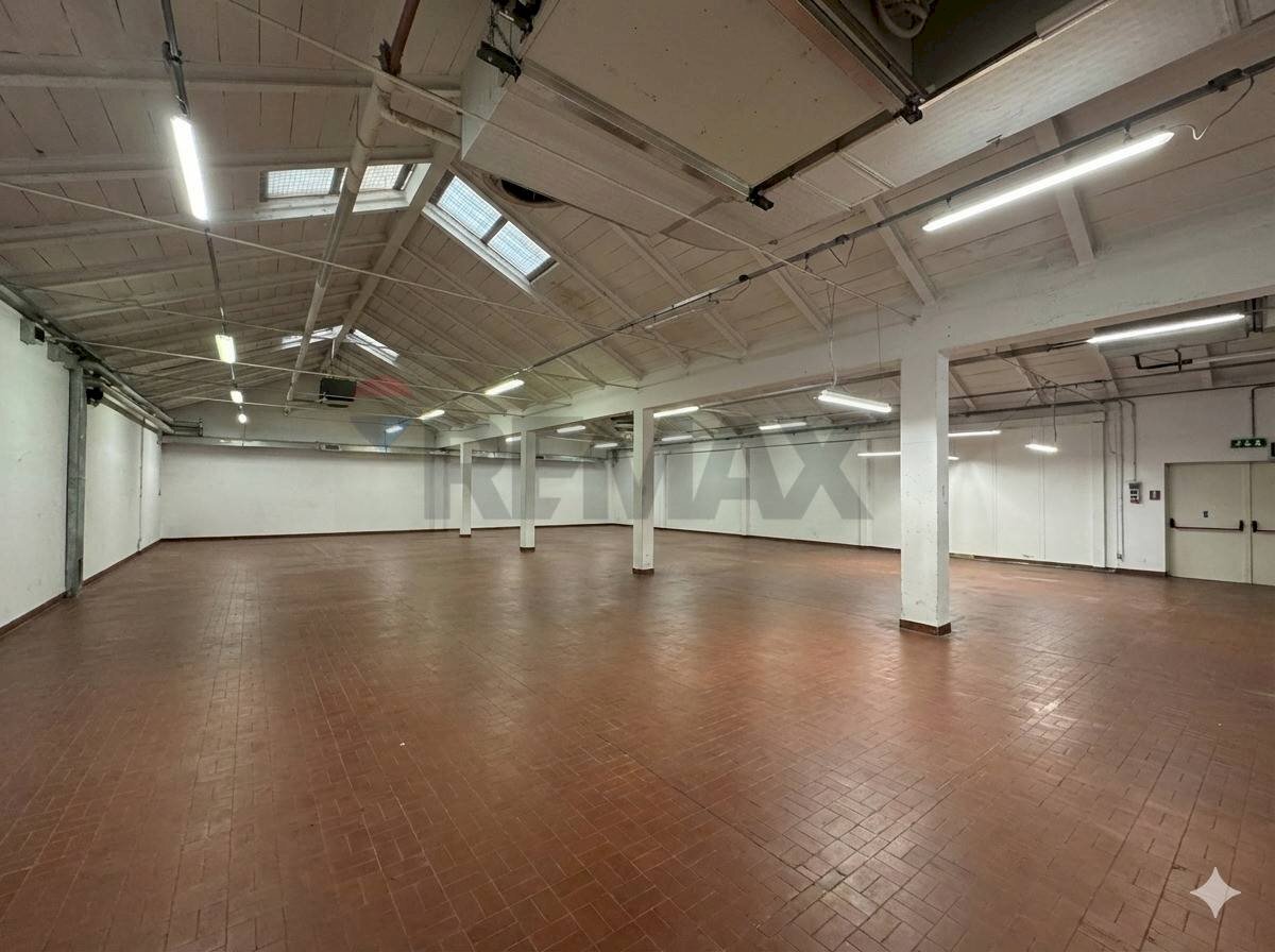 Parcheggio - Capannone Piazza Giuseppe Mazzini
 
16, Besnate - foto 2