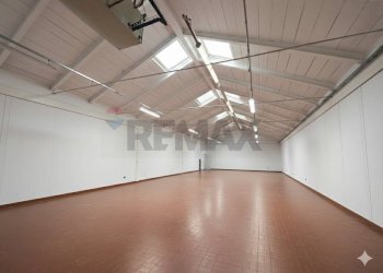 Stanza vuota - Capannone Piazza Giuseppe Mazzini
 
16, Besnate - foto 4