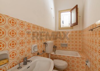 Bagno primo piano - Casa indipendente Corso Giuseppe Mazzini
 
133, Scicli - foto 15