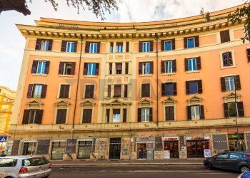 Edificio all\'aperto - Quadrilocale Piazza Dei Re Di Roma
 
14, Roma - foto 1
