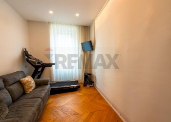 Soggiorno - Quadrilocale Piazza Dei Re Di Roma
 
14, Roma - foto 20