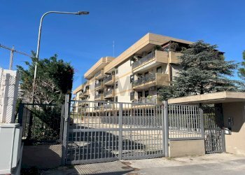 Edificio all\'aperto - Trilocale Via Giuseppe Fanelli
 
283, Bari - foto 1