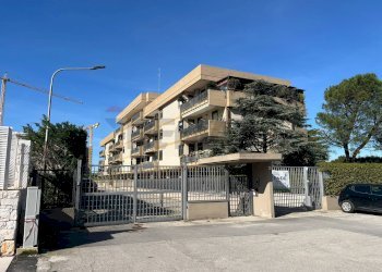 Edificio all\'aperto - Trilocale Via Giuseppe Fanelli
 
283, Bari - foto 50