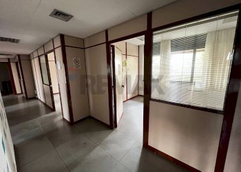 Hall / corridoio - Office Via Giovanni Amendola
 
52, Bari - photo 3