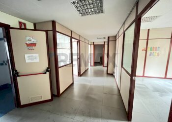 Hall / corridoio - Office Via Giovanni Amendola
 
52, Bari - photo 5