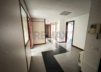 Hall / corridoio - Office Via Giovanni Amendola
 
52, Bari - photo 12