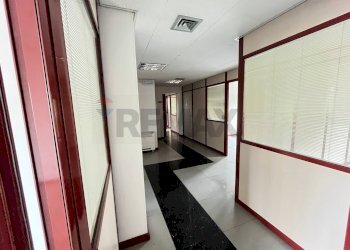 Hall / corridoio - Office Via Giovanni Amendola
 
52, Bari - photo 15