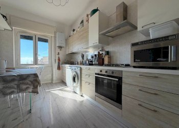 Cucina - Trilocale viale Ammiraglio Giorgio des Geneys, 4, Genova (zona Quarto) - foto 2