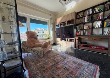 Salone - Three-room apartment viale Ammiraglio Giorgio des Geneys, 4, Genova (neighborhood Quarto) - photo 18