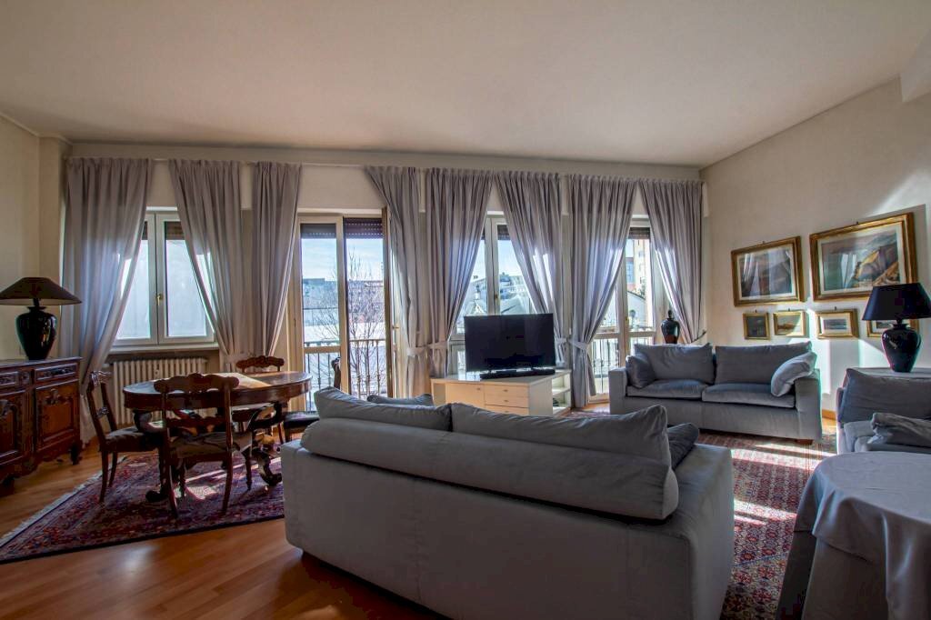 Salone - Three-room apartment via San Luca, Milano (neighborhood Ticinese) - photo 2