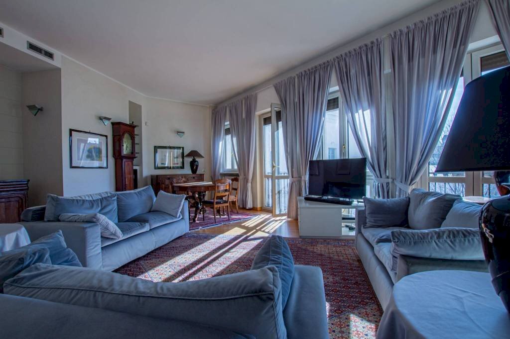 Salone - Three-room apartment via San Luca, Milano (neighborhood Ticinese) - photo 3