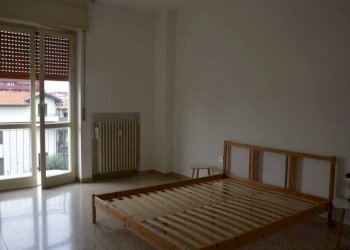 Camera da letto - Bilocale via Val Sesia, 5, Gallarate - foto 4