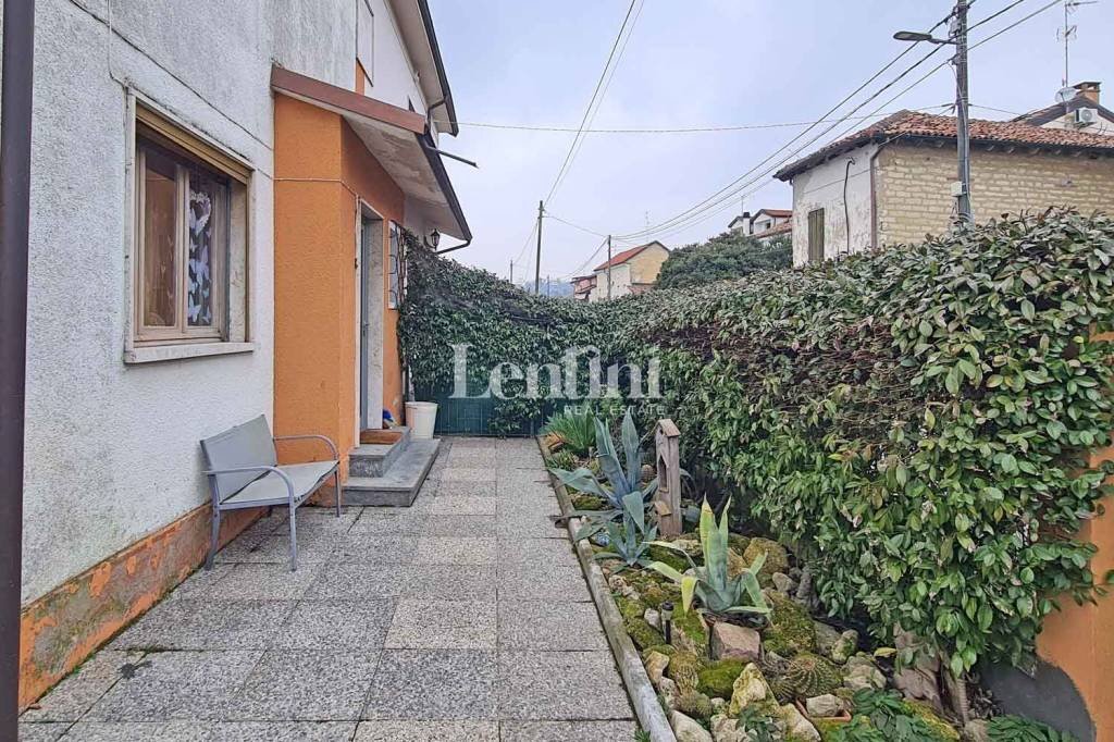 Cortile interno - Villa via Cavalli d'Olivola, San Giorgio Monferrato - foto 3