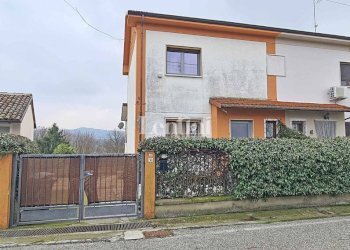 Facciata - Villa via Cavalli d'Olivola, San Giorgio Monferrato - foto 2