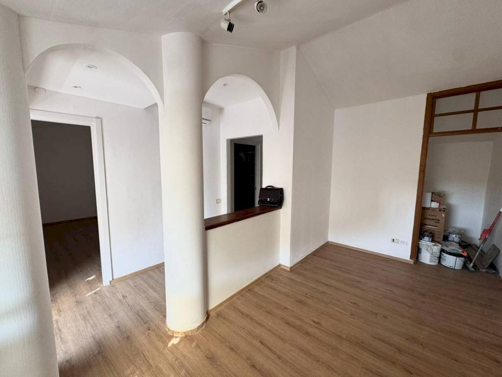 Stanza non arredata - Trilocale via Vittorio Veneto, 10, Caronno Varesino - foto 2