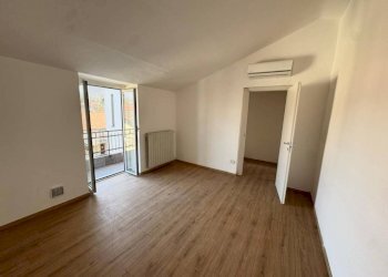 Camera da letto - Trilocale via Vittorio Veneto, 10, Caronno Varesino - foto 8