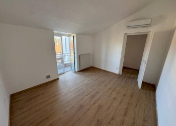 Camera da letto - Trilocale via Vittorio Veneto, 10, Caronno Varesino - foto 18