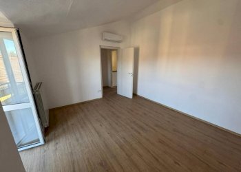 Camera da letto - Trilocale via Vittorio Veneto, 10, Caronno Varesino - foto 19