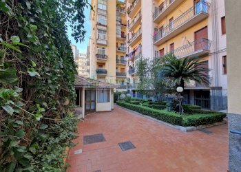 Foto 4 - Quadrilocale Via Eleonora D'angio'
 
23, Catania - foto 3