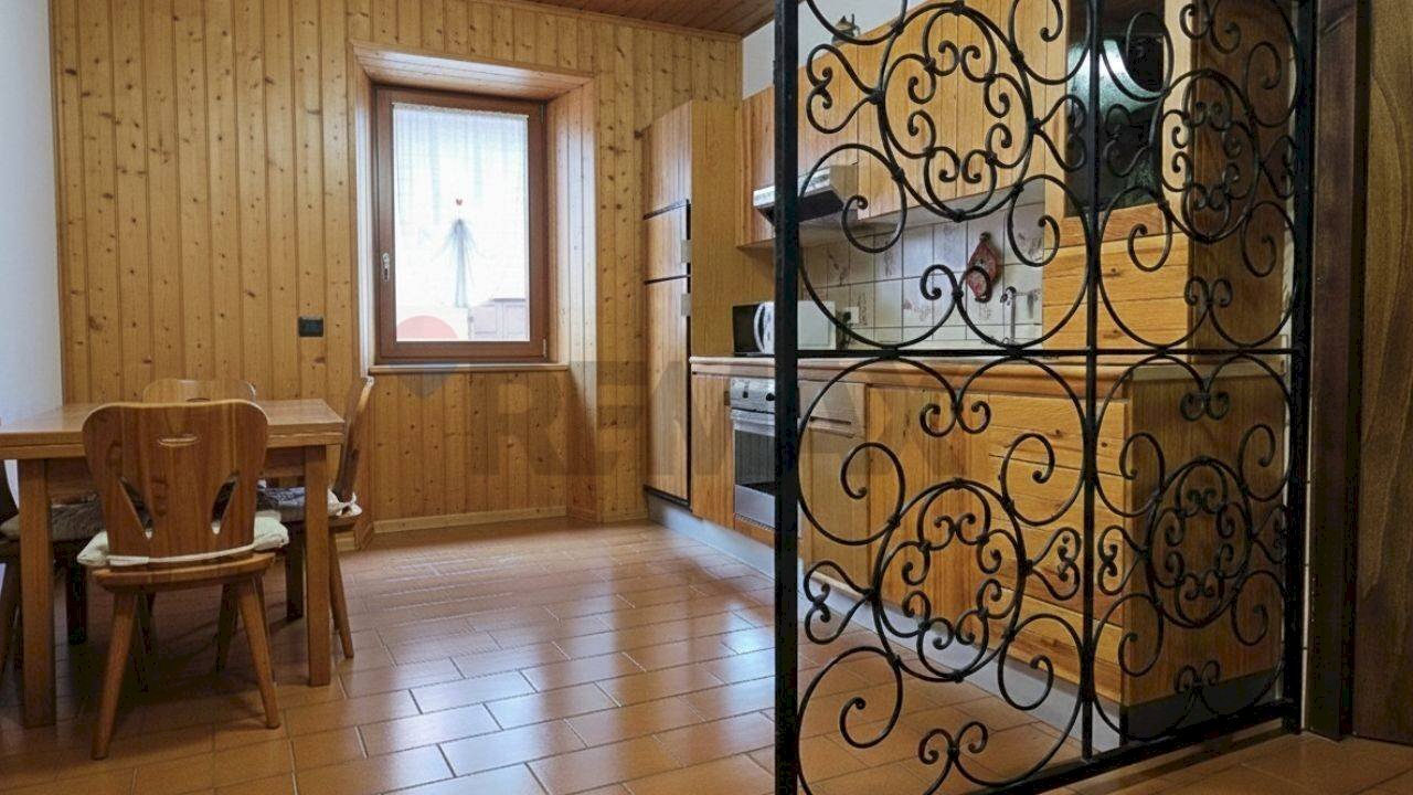 Cucina - Appartamento Piazza G. Serra
 
1, Dimaro Folgarida - foto 1