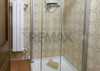 Bagno - Appartamento Piazza G. Serra
 
1, Dimaro Folgarida - foto 15