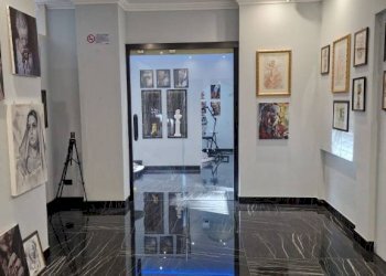 Interno non residenziale - Negozio piazza della Repubblica, 5, Varese - foto 3