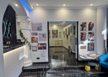 Salone - Negozio piazza della Repubblica, 5, Varese - foto 7