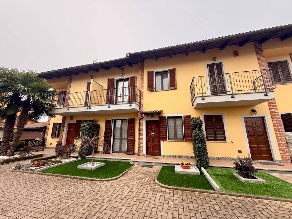 Facciata - Villa a Schiera via Poirino, 351, Carmagnola - foto 1