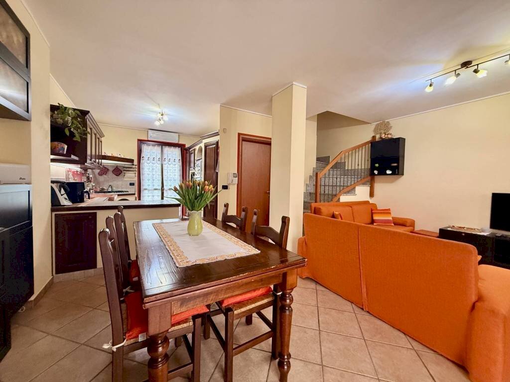 Cucina - Villa a Schiera via Poirino, 351, Carmagnola - foto 2