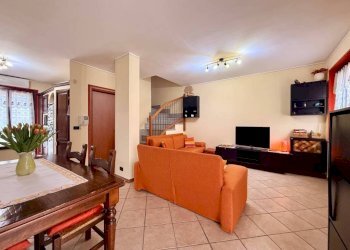 Salone - Villa a Schiera via Poirino, 351, Carmagnola - foto 3